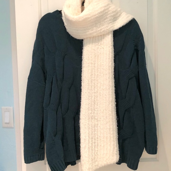 Anthropologie Accessories - Anthropologie Cosy Ivory Eyelash Scarf (OS)